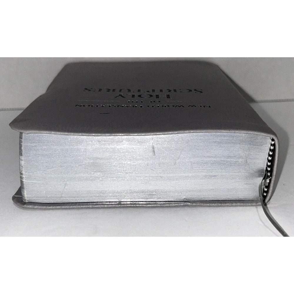 New World‎ Translation of the Holy Scriptures Watch Tower Bible 2013 Small